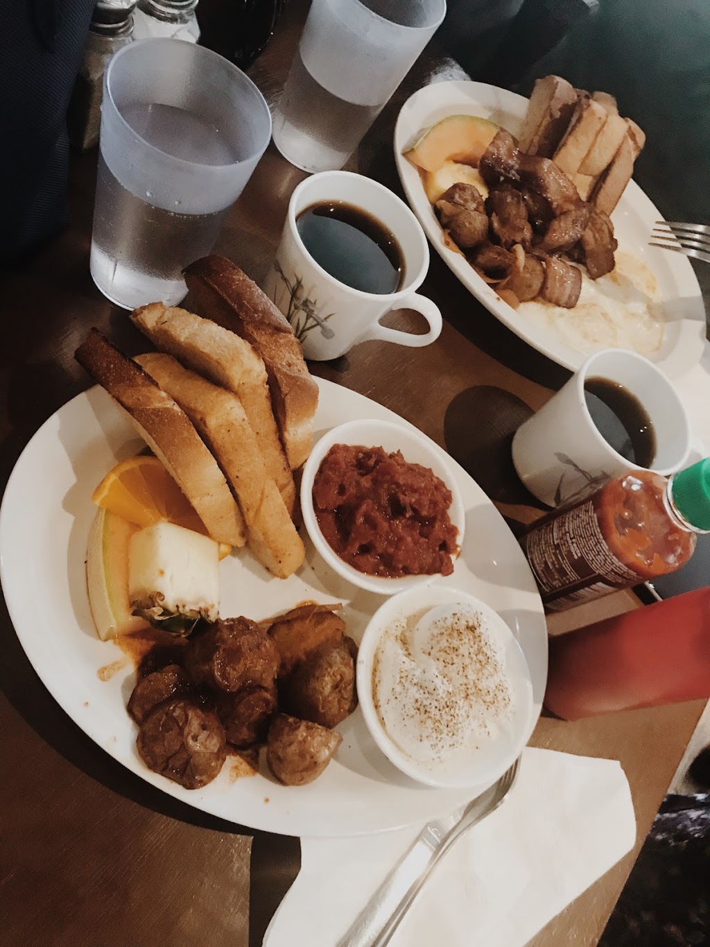 Mitzis Cafe | 100 Sorauren Ave, Toronto, ON M6R 2C9, Canada | Phone: (416) 588-1234