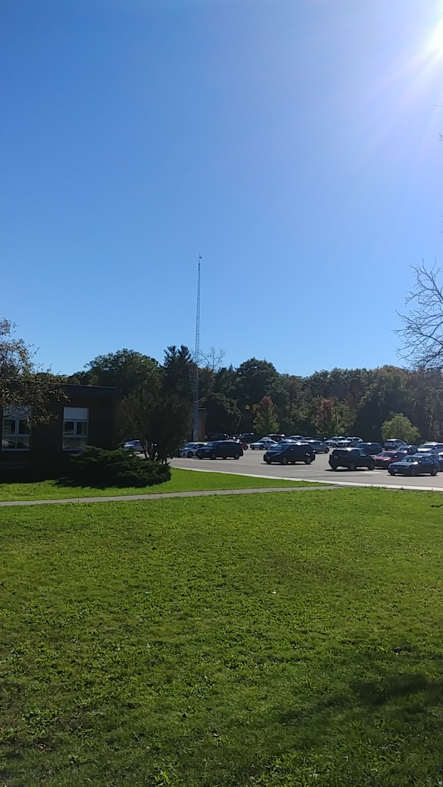 Lorne Park Secondary School | 1324 Lorne Park Rd, Mississauga, ON L5H 3B1, Canada | Phone: (905) 278-6177