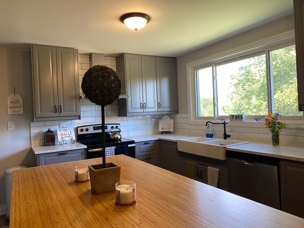 The Farmhouse on 135 Acres | 11355 Nassagaweya–Esquesing Townline, Halton Hills, ON L7J 2L7, Canada | Phone: (416) 527-3971