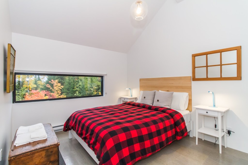 Chalet monrocher | 37 Promenade du Saint-Laurent, Petite-Rivière-Saint-François, QC G0A 2L0, Canada | Phone: (514) 497-1642