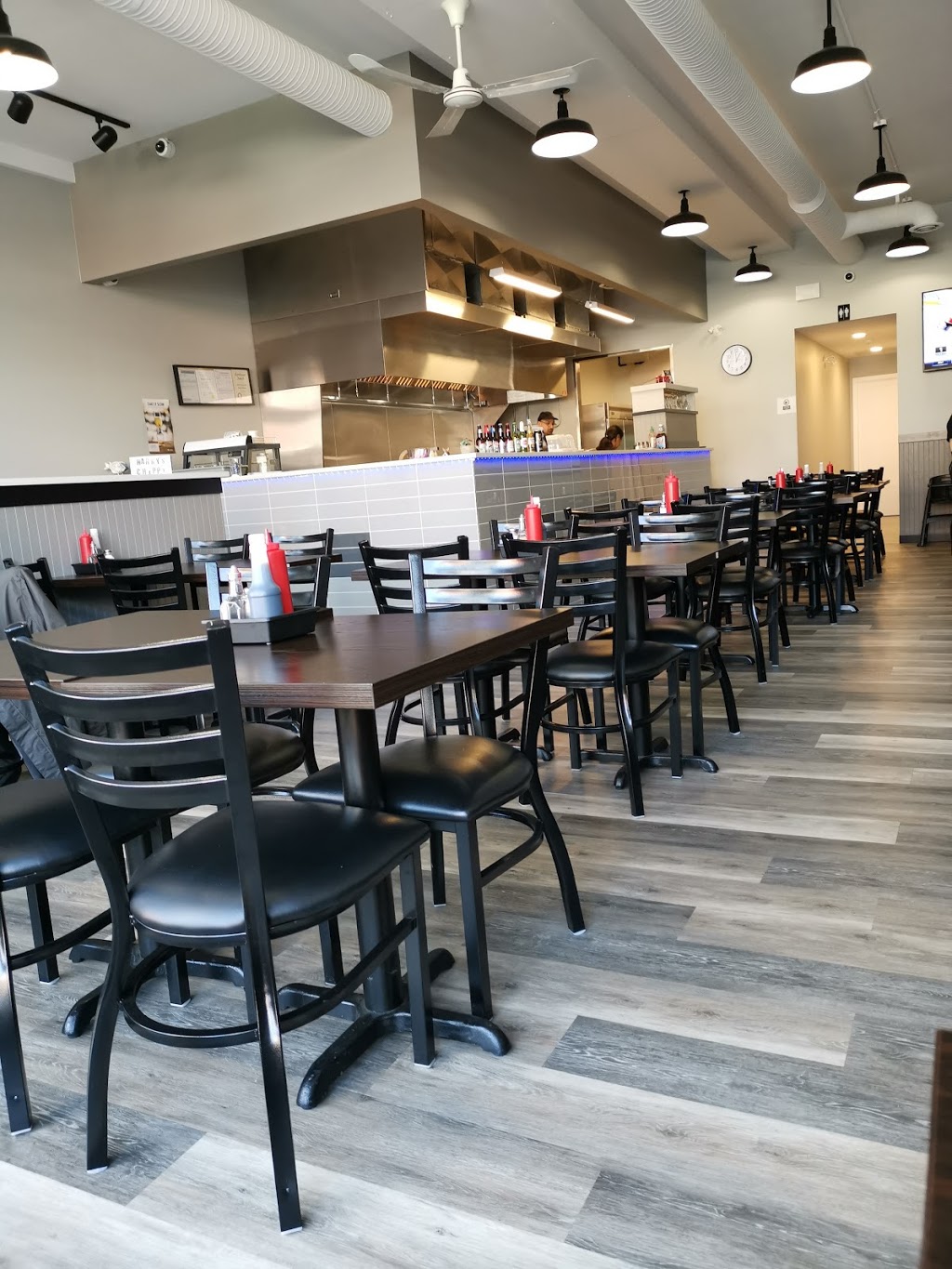 Harry’s Fish and Chips | 3022 30th Ave, Vernon, BC V1T 2B9, Canada | Phone: (236) 426-2888