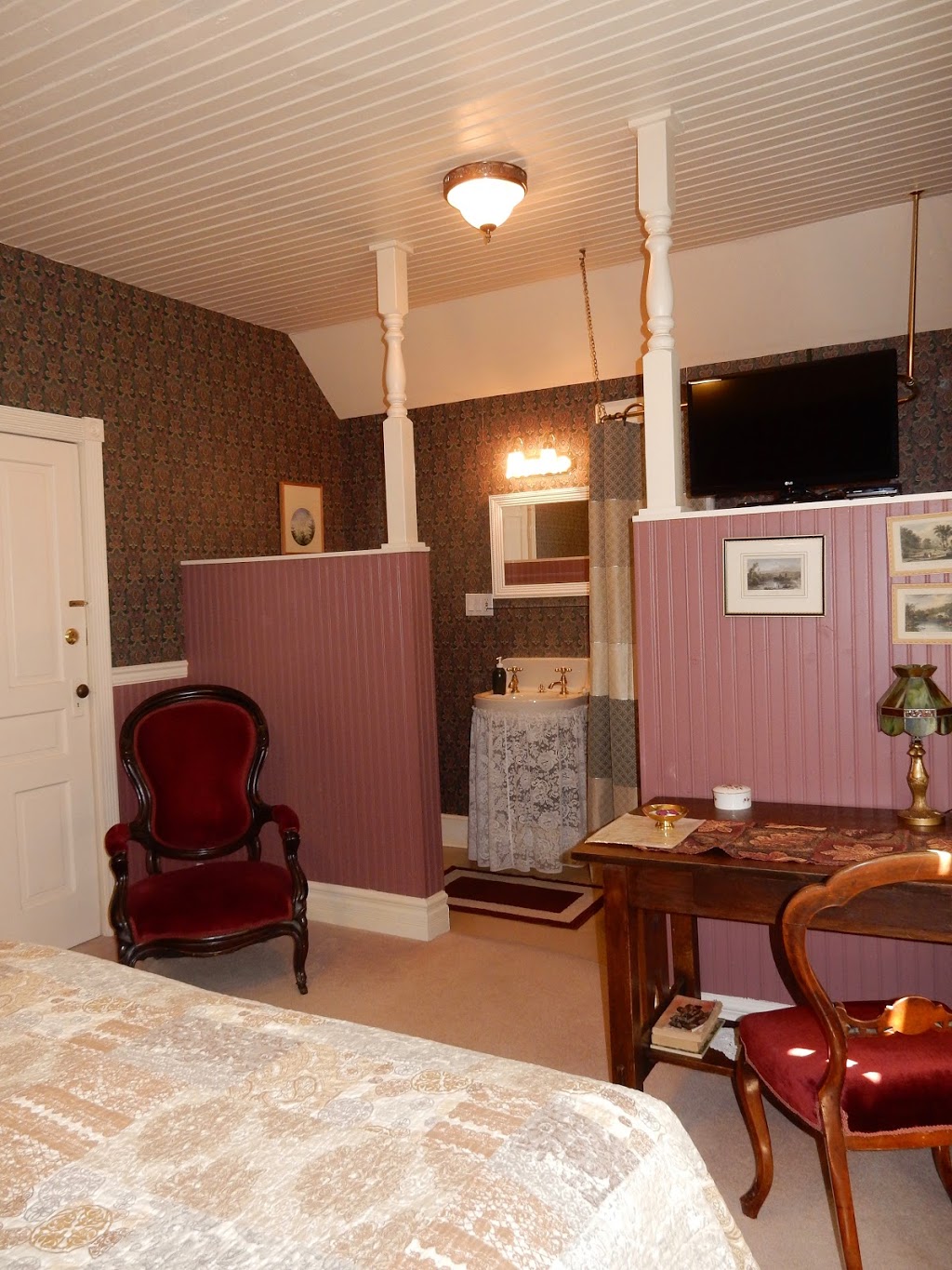 Richmond House | 4008 Pleasant Valley Rd, Vernon, BC V1T 4M2, Canada | Phone: (250) 549-1767