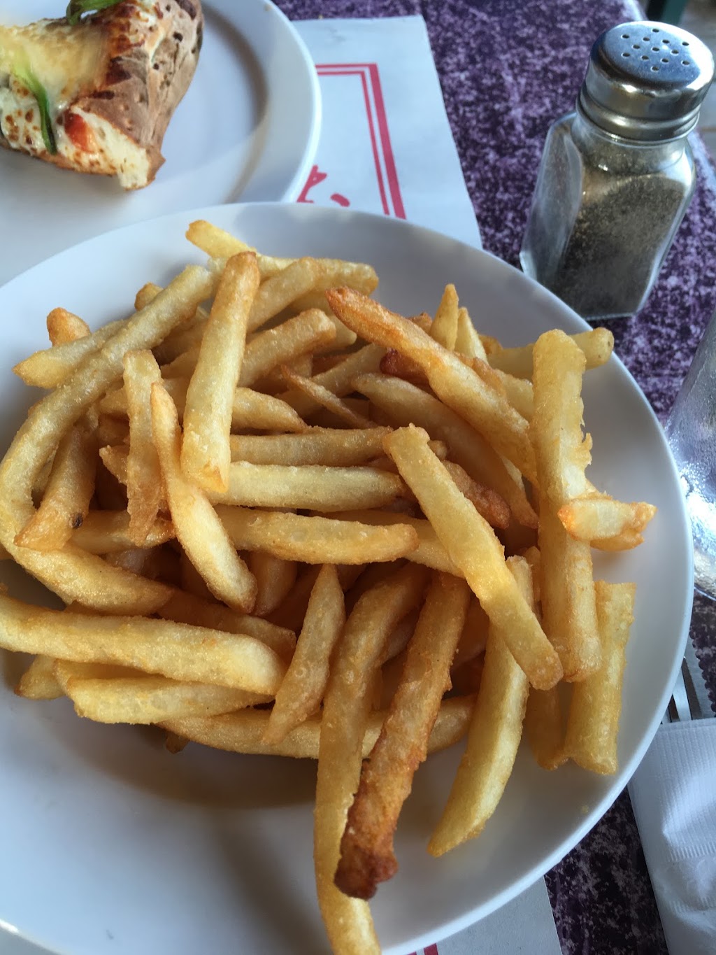 Restaurant Dino Rawdon | 3694 Rue Queen, Rawdon, QC J0K 1S0, Canada | Phone: (450) 834-7222
