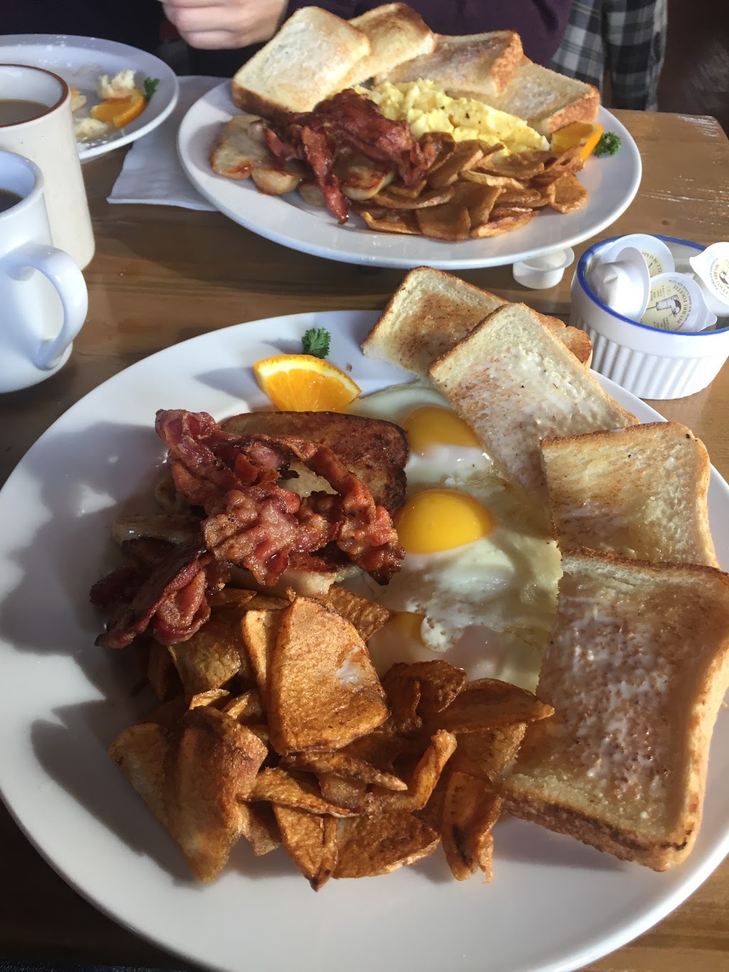 Loobies | 2066 Horseshoe Valley Rd W, Barrie, ON L4M 4Y8, Canada | Phone: (705) 792-5171