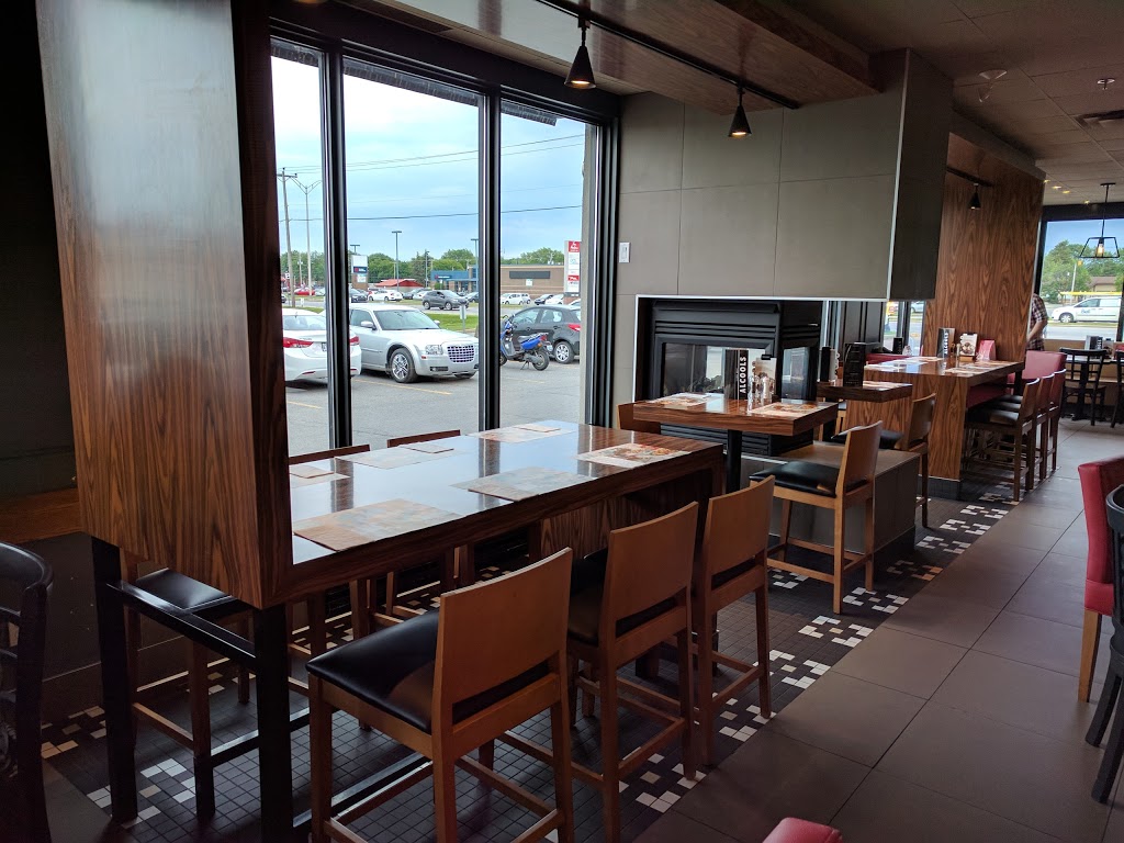 Rôtisserie St-Hubert | 601 Avenue Saint-Charles, Vaudreuil-Dorion, QC J7V 8G4, Canada | Phone: (514) 385-5555