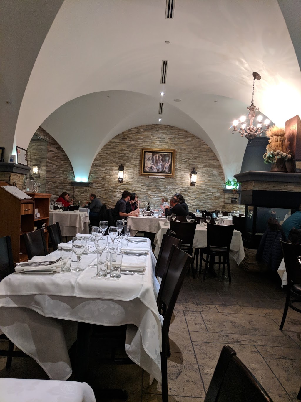 Mastro Roberto Trattoria | 7887 Weston Rd, Woodbridge, ON L4L 1A6, Canada | Phone: (905) 856-1696