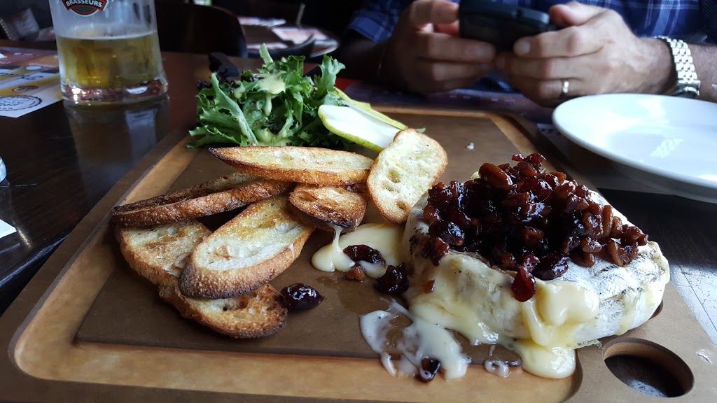 3 Brewers Oakville | 2041 Winston Park Dr, Oakville, ON L6H 6P5, Canada | Phone: (289) 813-2239