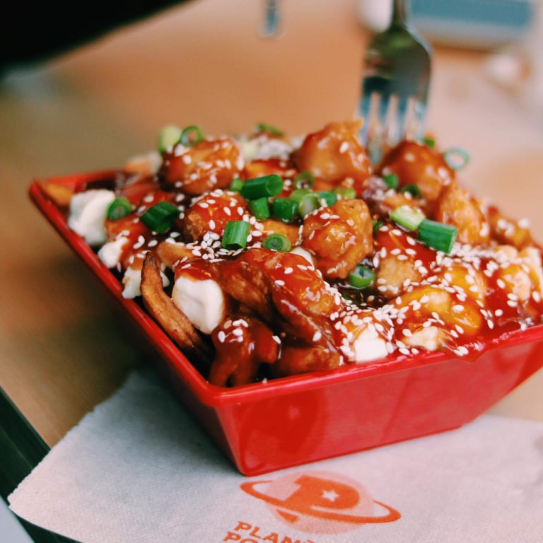 Planète Poutine | 140 Rue Robitaille, Granby, QC J2H 0R9, Canada | Phone: (450) 375-7557