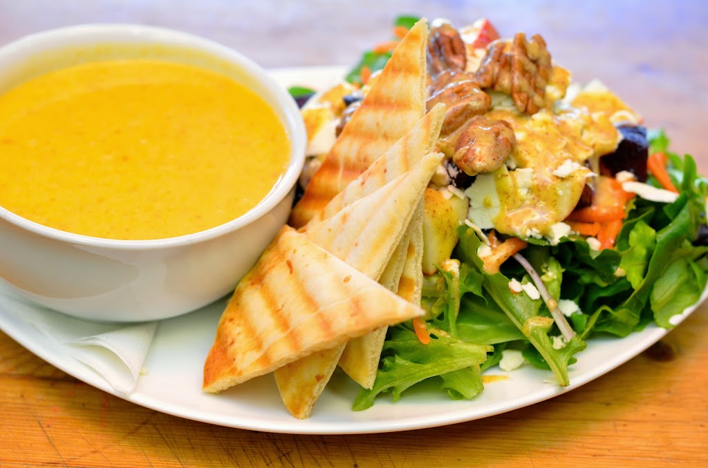 Kameleon Food and Drink | 654 Harper Rd #4, Quathiaski Cove, BC V0P 1N0, Canada | Phone: (250) 285-3282