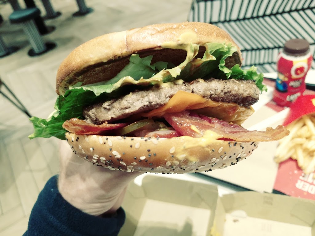 McDonalds | 674 Queenston Rd, Hamilton, ON L8G 1A3, Canada | Phone: (905) 561-8960