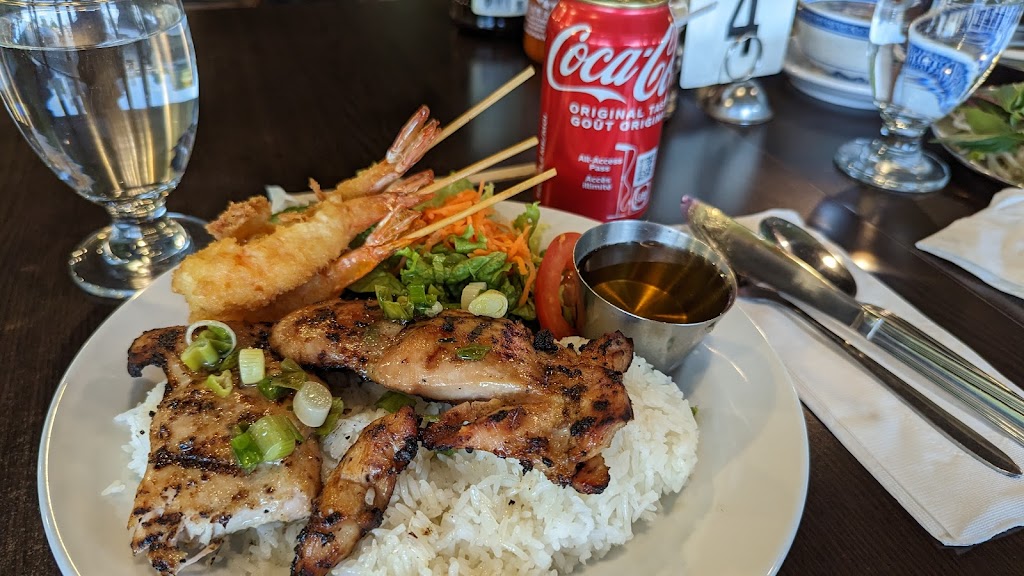 Phở Thành Restaurant | 4858 Bd des Sources, Dollard-des-Ormeaux, QC H8Y 3C7, Canada | Phone: (514) 685-8640