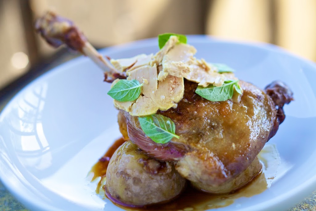 Bistro 4 Saisons | 4940 Chemin du Parc, Orford, QC J1X 7N9, Canada | Phone: (819) 847-2555