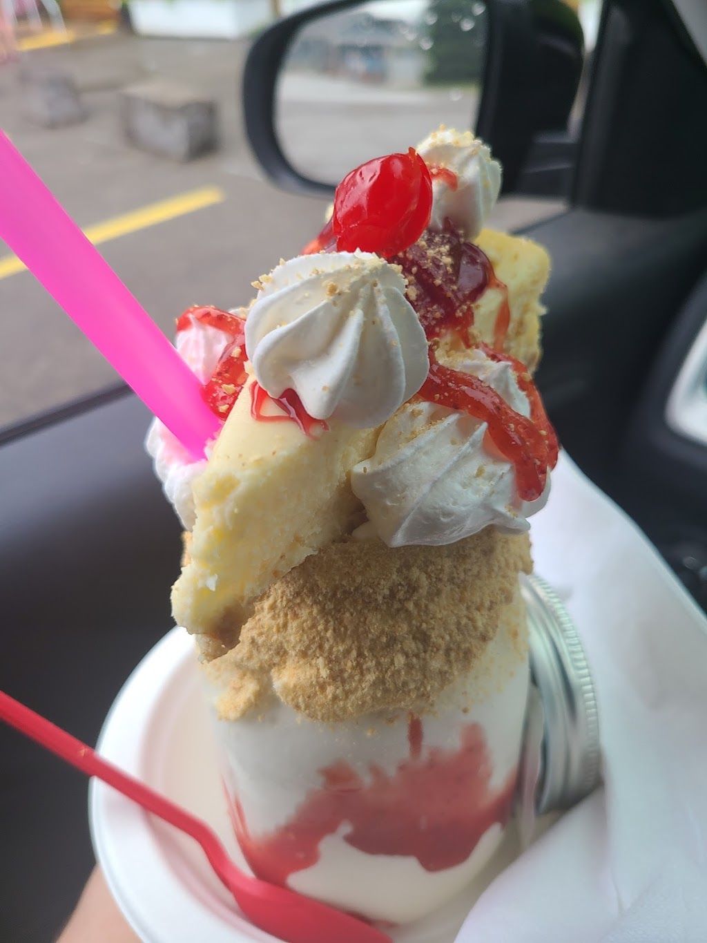 Licks Ice Cream & Milkshake Bar | 204 Carlow Rd, Port Stanley, ON N5L 1C5, Canada | Phone: (519) 782-7977