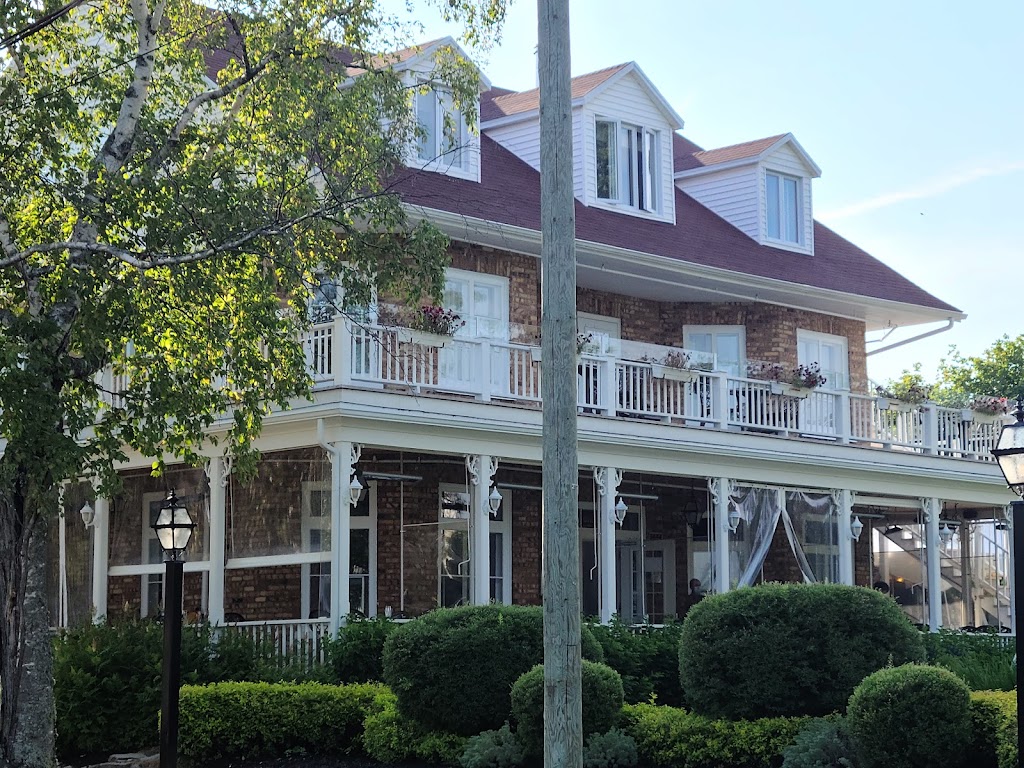 Chez Truchon - Auberge & Bistro | 1065 Rue Richelieu, La Malbaie, QC G5A 2X8, Canada | Phone: (418) 665-4622