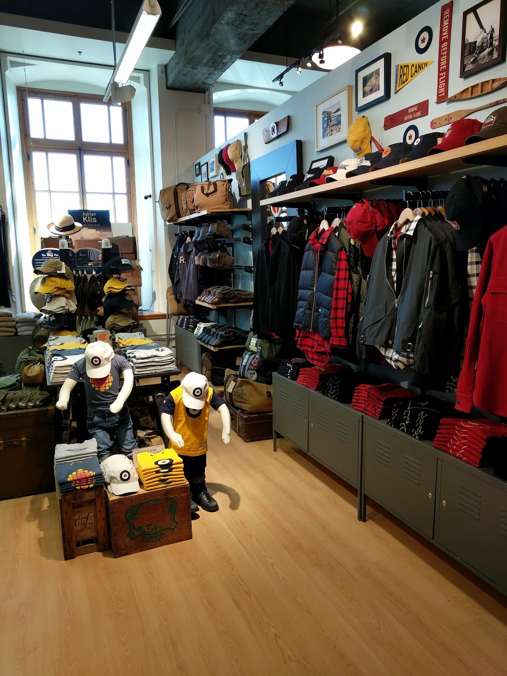 Boutique Red Canoe Montréal | 350 Rue Saint Paul Est, Montréal, QC H2Y 1H2, Canada | Phone: (514) 508-3617