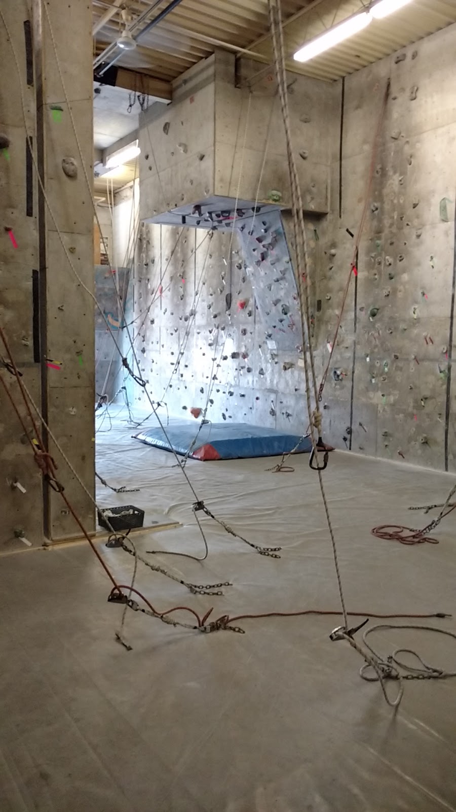 Peaks Indoor Rock Climbing | 630 Welland Ave, St. Catharines, ON L2M 5V6, Canada | Phone: (905) 988-5651