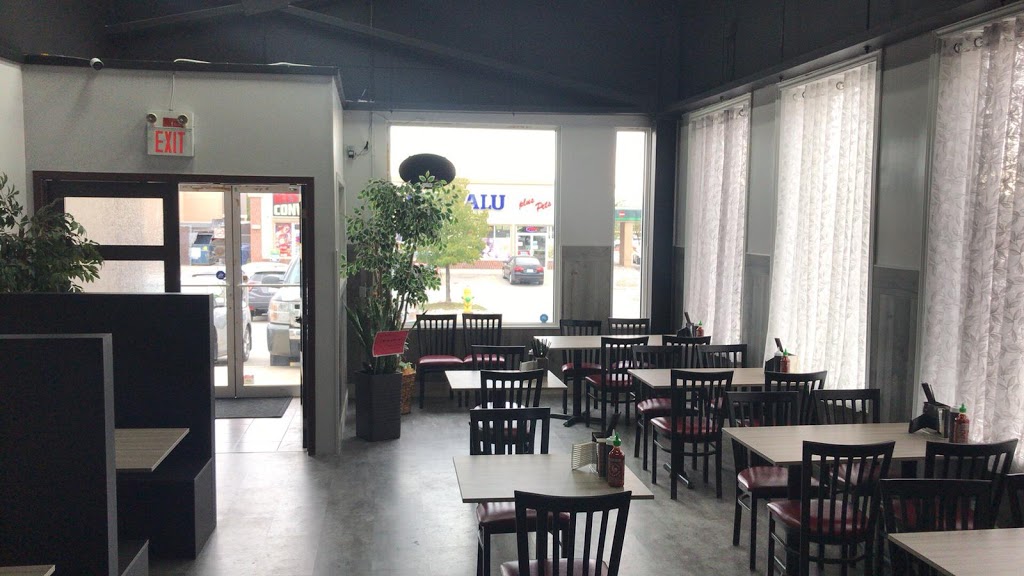 Lemongrazz Viet & Thai Restaurant | 3280 Monarch Dr Unit 8, Orillia, ON L3V 8A2, Canada | Phone: (705) 325-8338