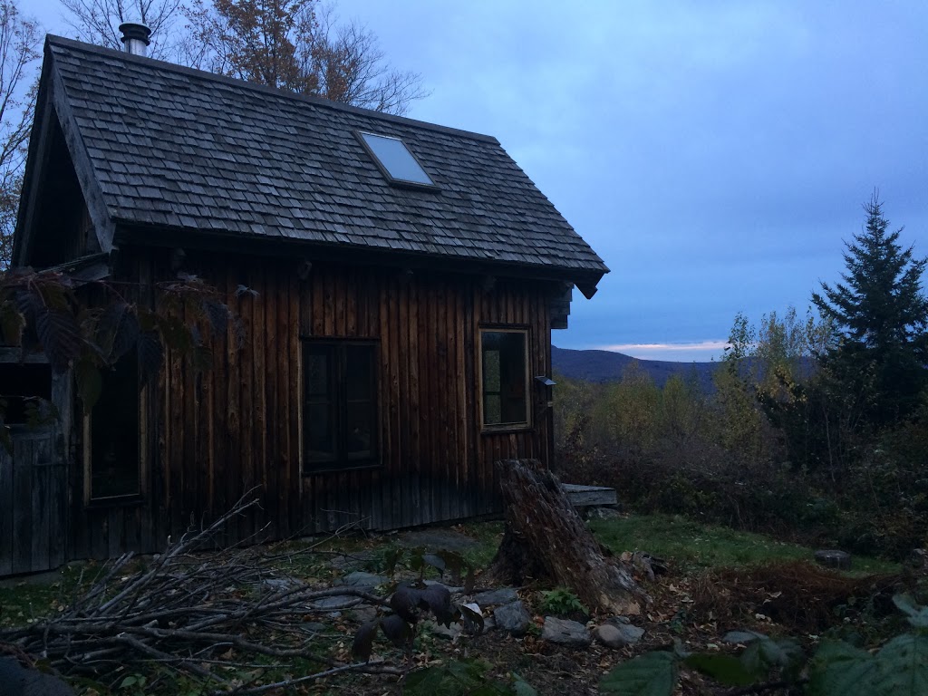 Auberge du Renouveau | 2311 Chemin Scenic, Sutton, QC J0E 2K0, Canada | Phone: (450) 538-8399