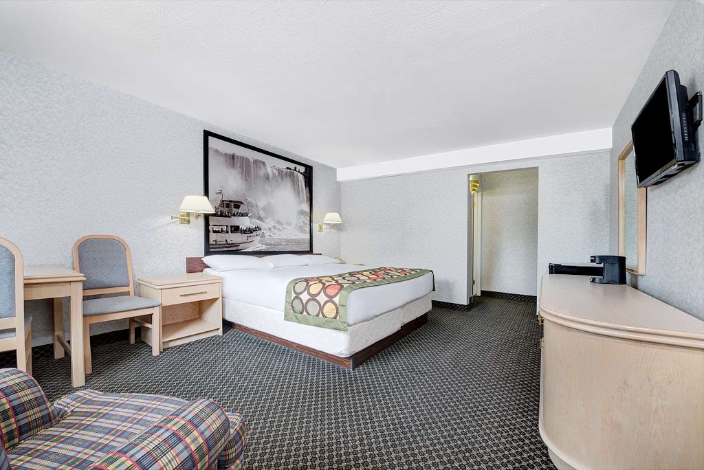Super 8 by Wyndham Niagara Falls North | 4009 River Rd, Niagara Falls, ON L2E 3E4, Canada | Phone: (905) 356-0131