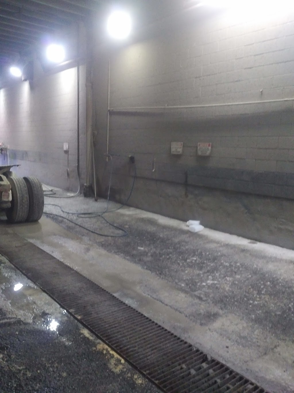 Hutton Transport Ltd | 962979 Rd 96, Lakeside, ON N0M 2G0, Canada | Phone: (519) 349-2233