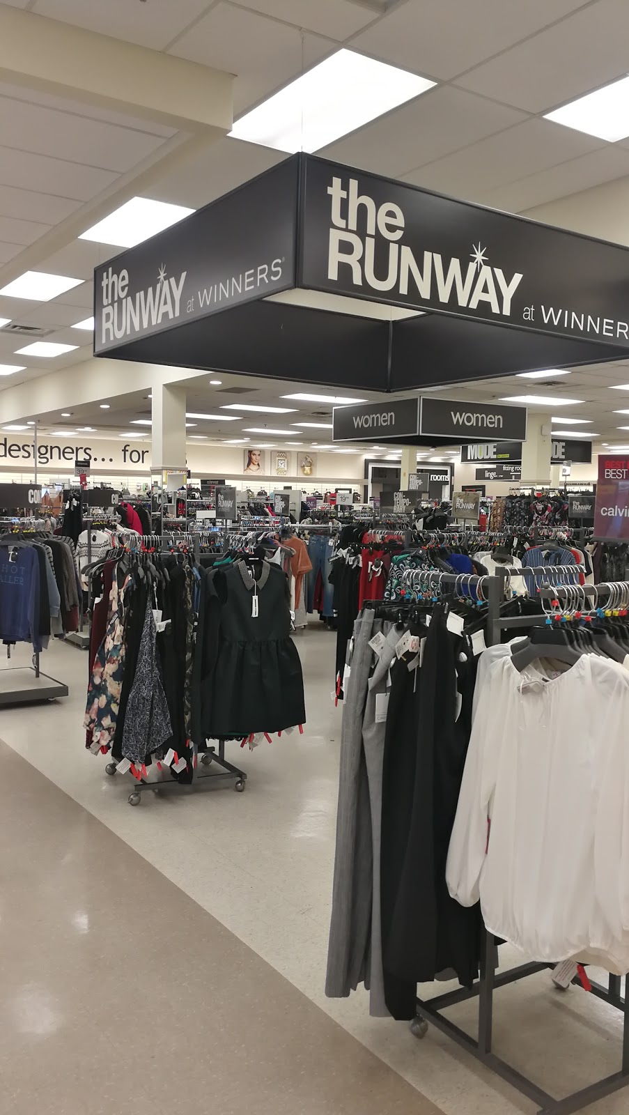 Winners | 200 North Service Rd W, Oakville, ON L6M 2G2, Canada | Phone: (905) 338-5700