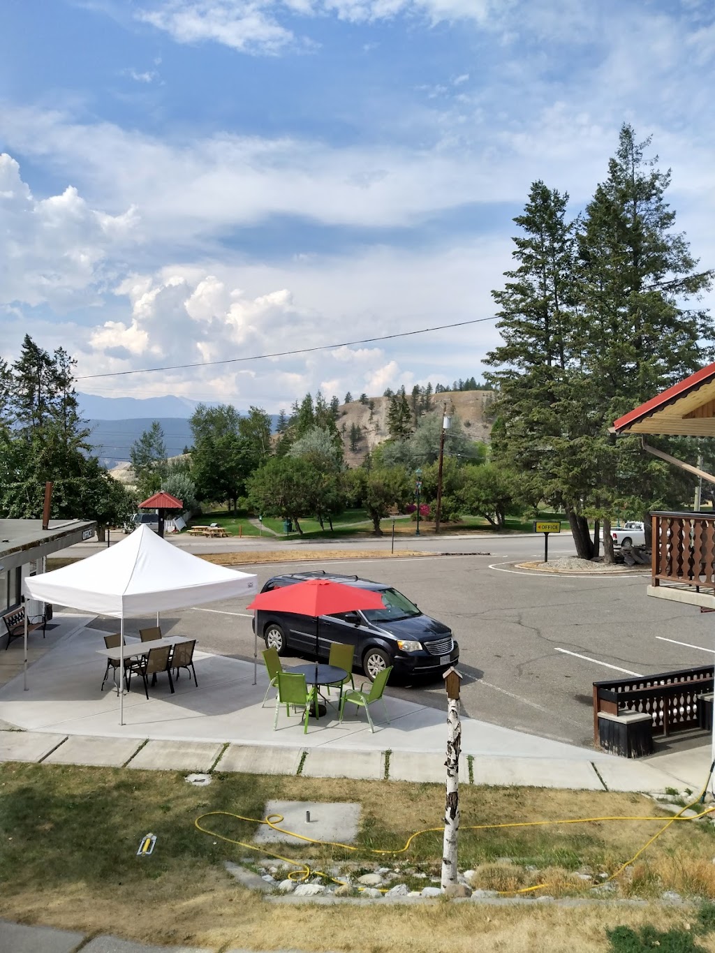 Alpen Motel | 5022 BC-93, Radium Hot Springs, BC V0A 1M0, Canada | Phone: (250) 347-9823