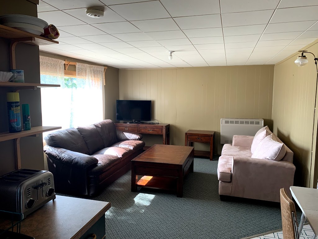 Grizzly Adams Lake Resort | 10045 East FSR Adams Lake, BC V0E 2E0, Canada | Phone: (604) 788-1798