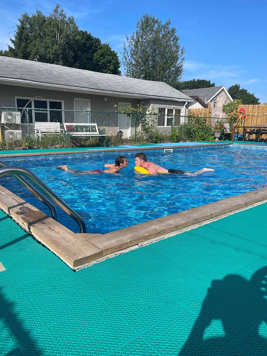 Manor Motel | 183 Palmerston St, Southampton, ON N0H 2L0, Canada | Phone: (519) 797-2216