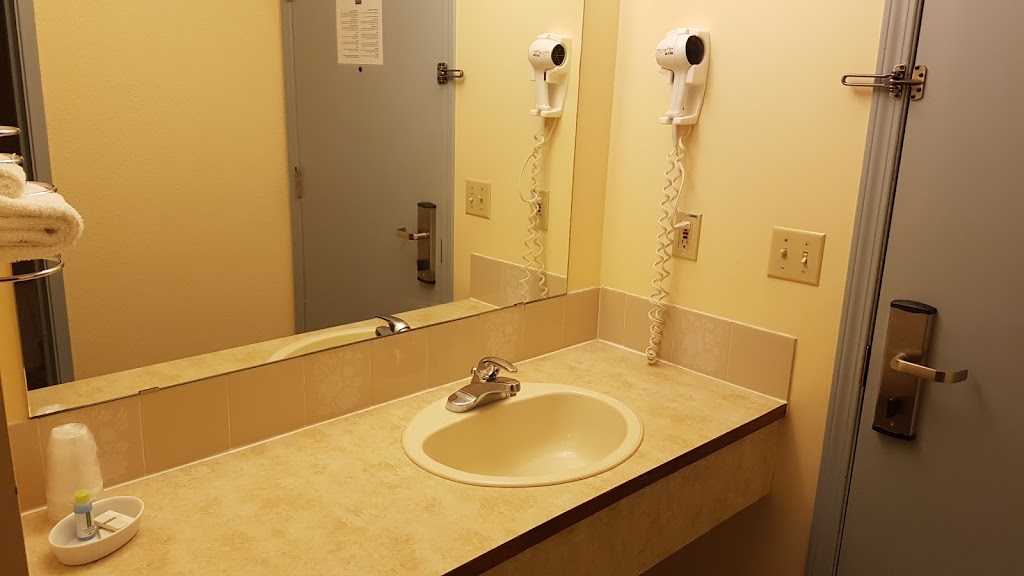 Best Seven Inn | 4063 1 St W, Claresholm, AB T0L 0T0, Canada | Phone: (403) 625-3347