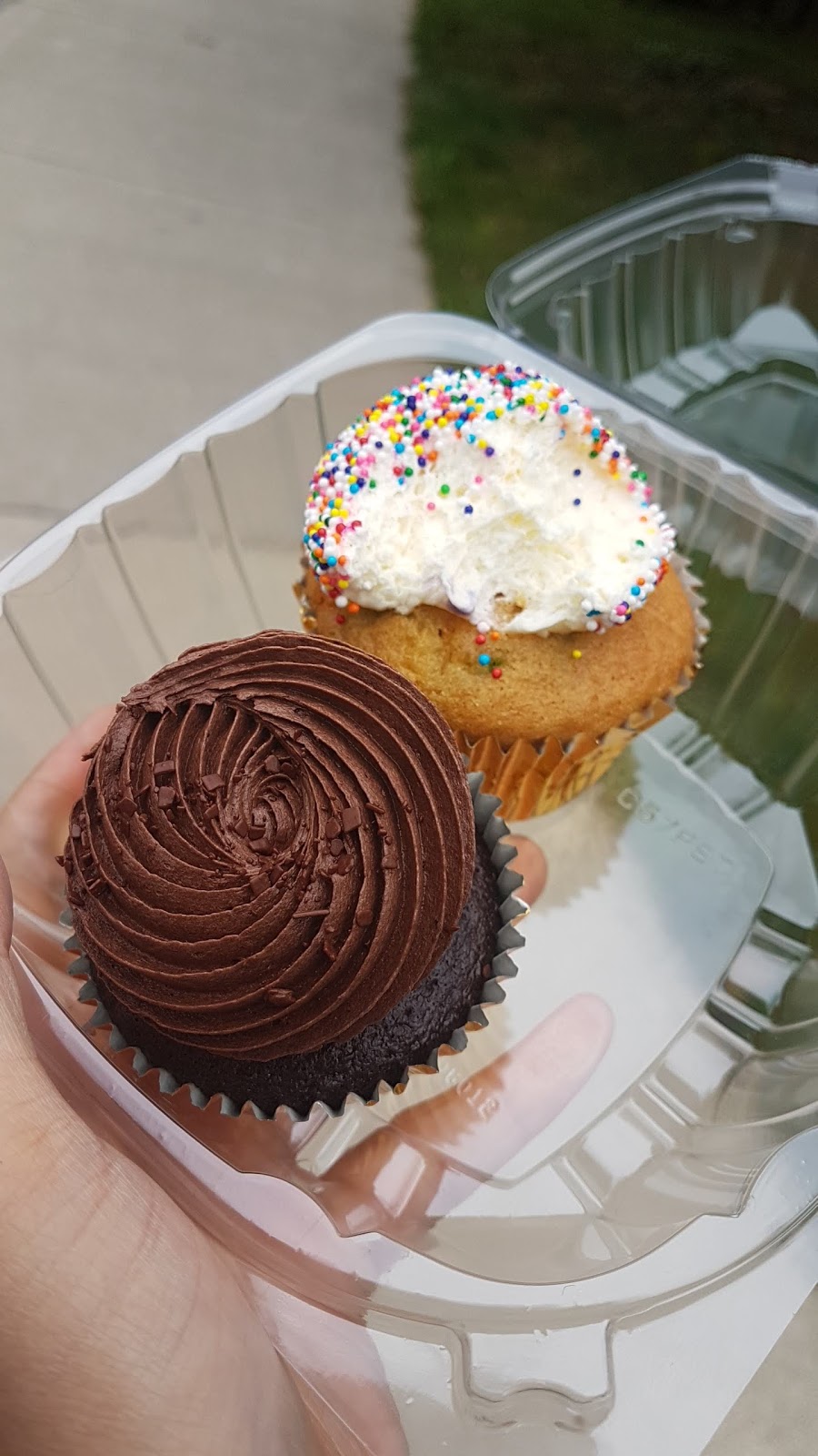 The Dessert Room | 1048 King St W, Hamilton, ON L8S 1L5, Canada | Phone: (905) 524-2323