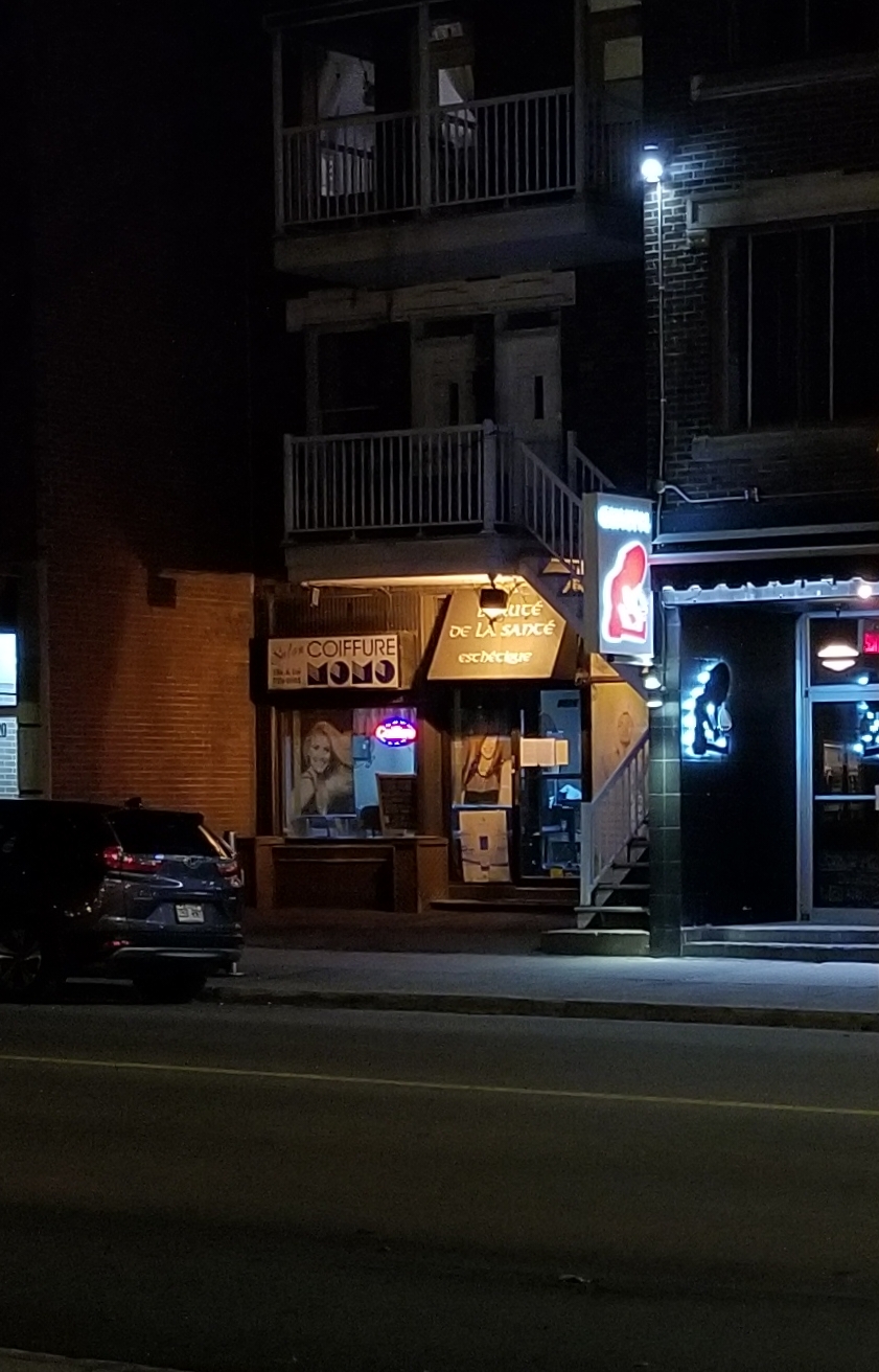 Salon Momo | 2516 Rue Beaubien E, Montréal, QC H1Y 1G2, Canada | Phone: (514) 723-0102