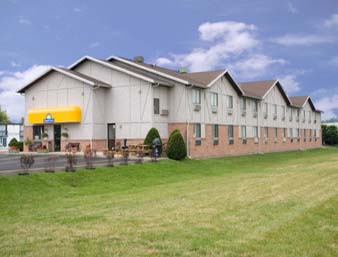 Days Inn by Wyndham Wallaceburg | 76 McNaughton Ave, Wallaceburg, ON N8A 1R9, Canada | Phone: (519) 627-0781