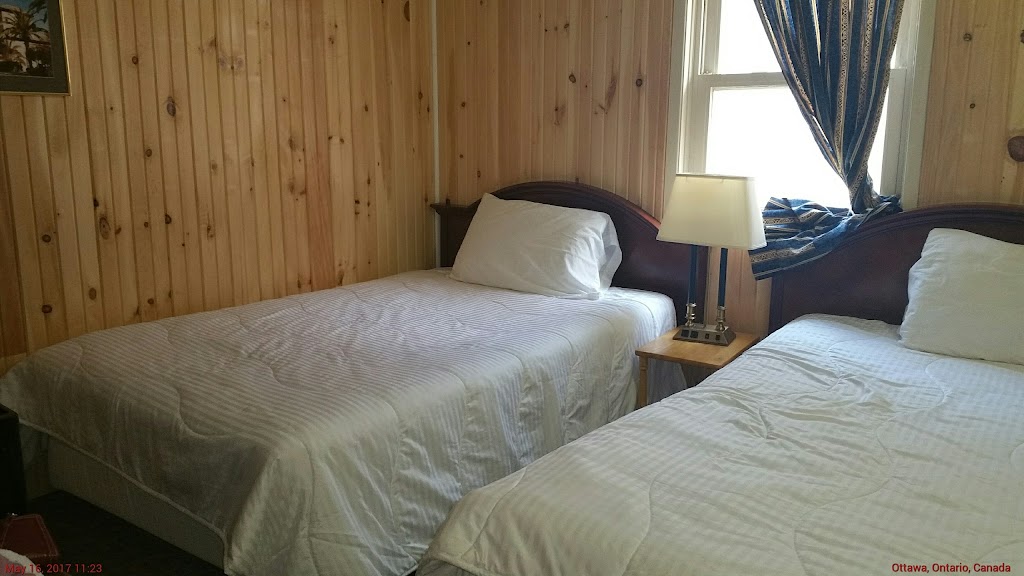 A Voyageurs Guest House | 95 Arlington Ave, Ottawa, ON K1R 5S4, Canada | Phone: (613) 238-6445