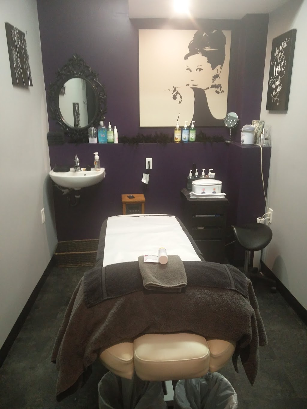 Bare Affair Waxing Bar | 410 Kaska Rd, Sherwood Park, AB T8A 4G8, Canada | Phone: (780) 862-8277