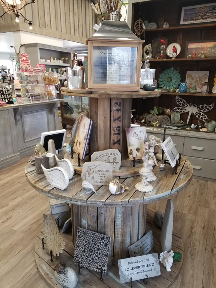 Priscillas Presents | 1195 Iler Rd, Harrow, ON N0R 1G0, Canada | Phone: (519) 738-0001