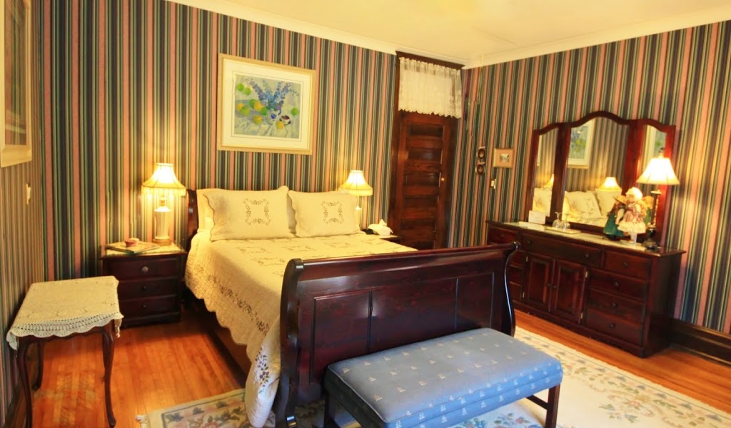Birmingham Manor Bed & Breakfast | 240 Birmingham St, Stratford, ON N5A 2T5, Canada | Phone: (519) 273-6545
