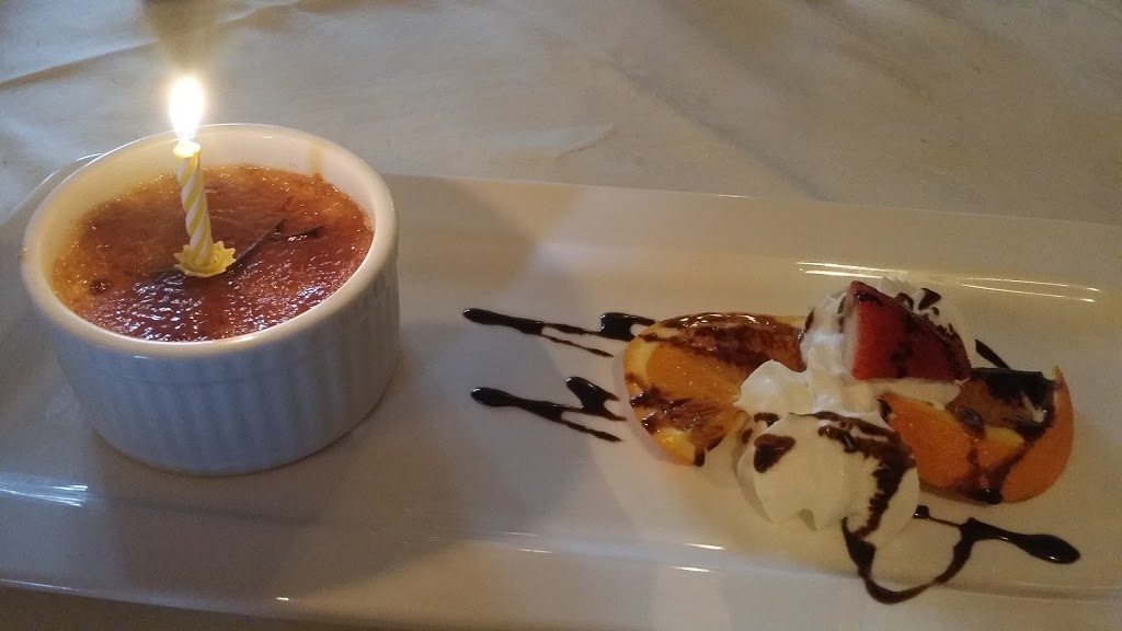 Le Montmartre | 911 Sheppard Ave W, North York, ON M3H 2T7, Canada | Phone: (416) 630-3804