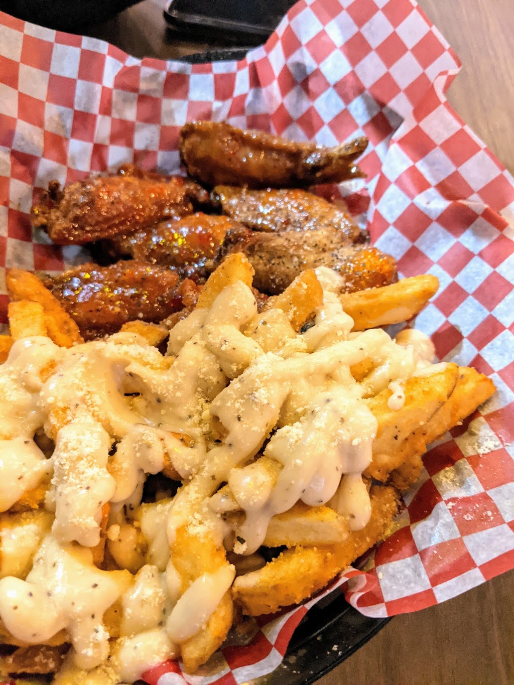 Bar 6ix Sports & Wings | 40 Innovation Dr unit 6 & 7, Woodbridge, ON L4H 0T2, Canada | Phone: (905) 265-1110