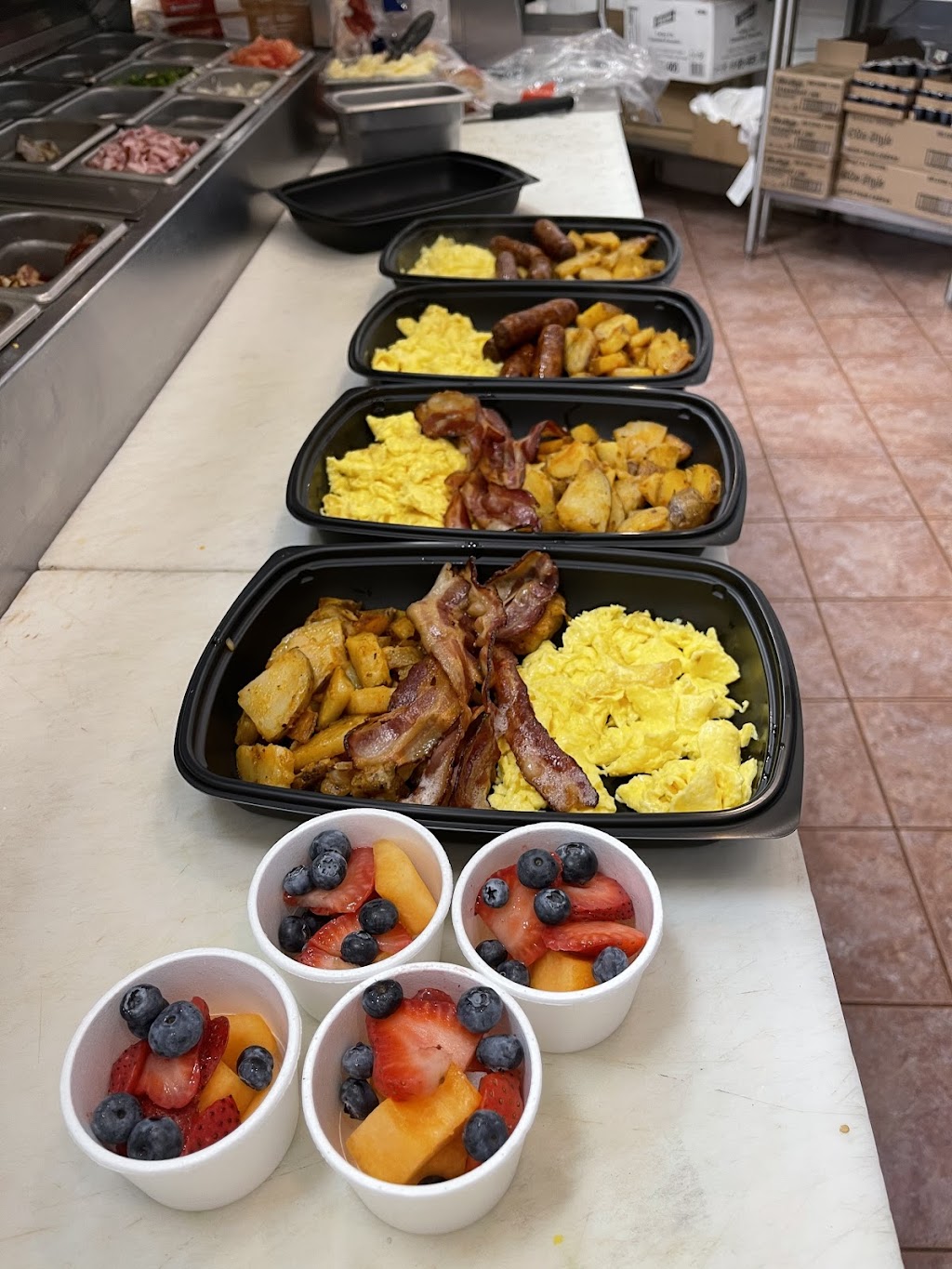 Queen Eatery | 345 Queen St W, Brampton, ON L6X 1B4, Canada | Phone: (905) 866-8492