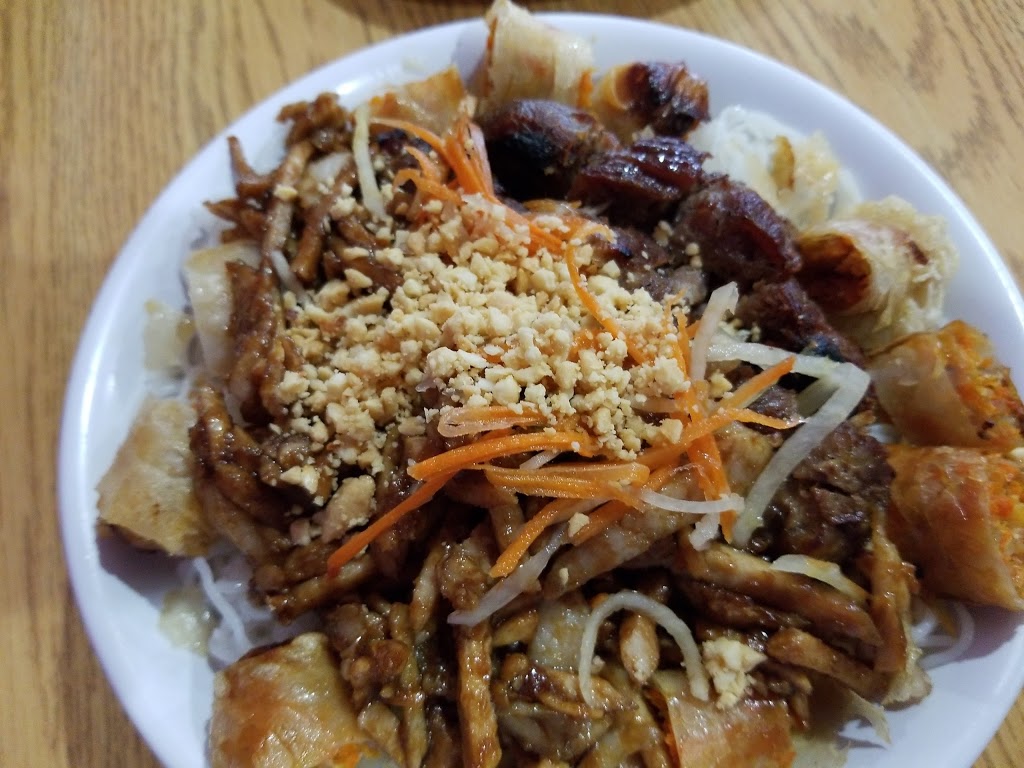 D&P Vietnamese Restaurant | 860 Victoria Ave E, Regina, SK S4N 7A9, Canada | Phone: (306) 522-3777