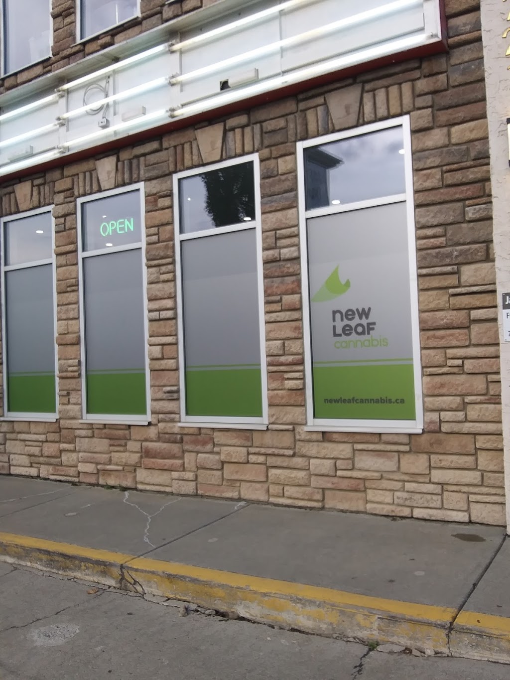 NewLeaf Cannabis | Unit 101, #8721, 156 St NW, Edmonton, AB T5R 1Y5, Canada | Phone: (780) 784-8092