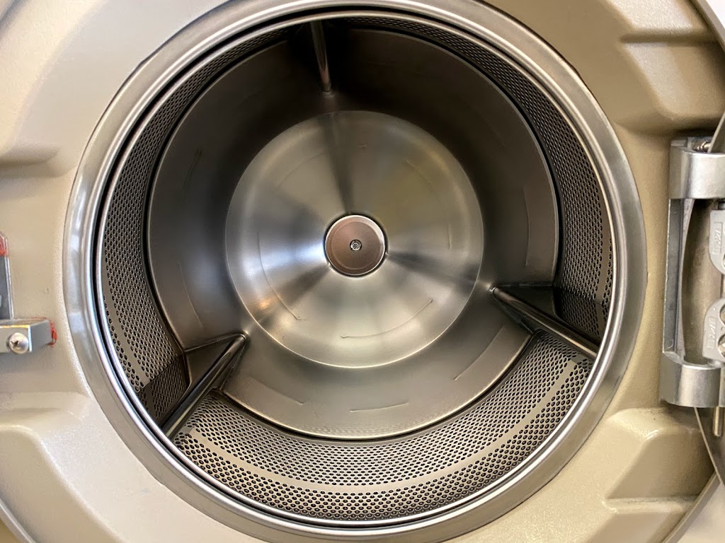 Laytons Coin Laundromat & Drycleaning | 2104 Kensington Rd NW, Calgary, AB T2N 3R7, Canada | Phone: (403) 283-9295