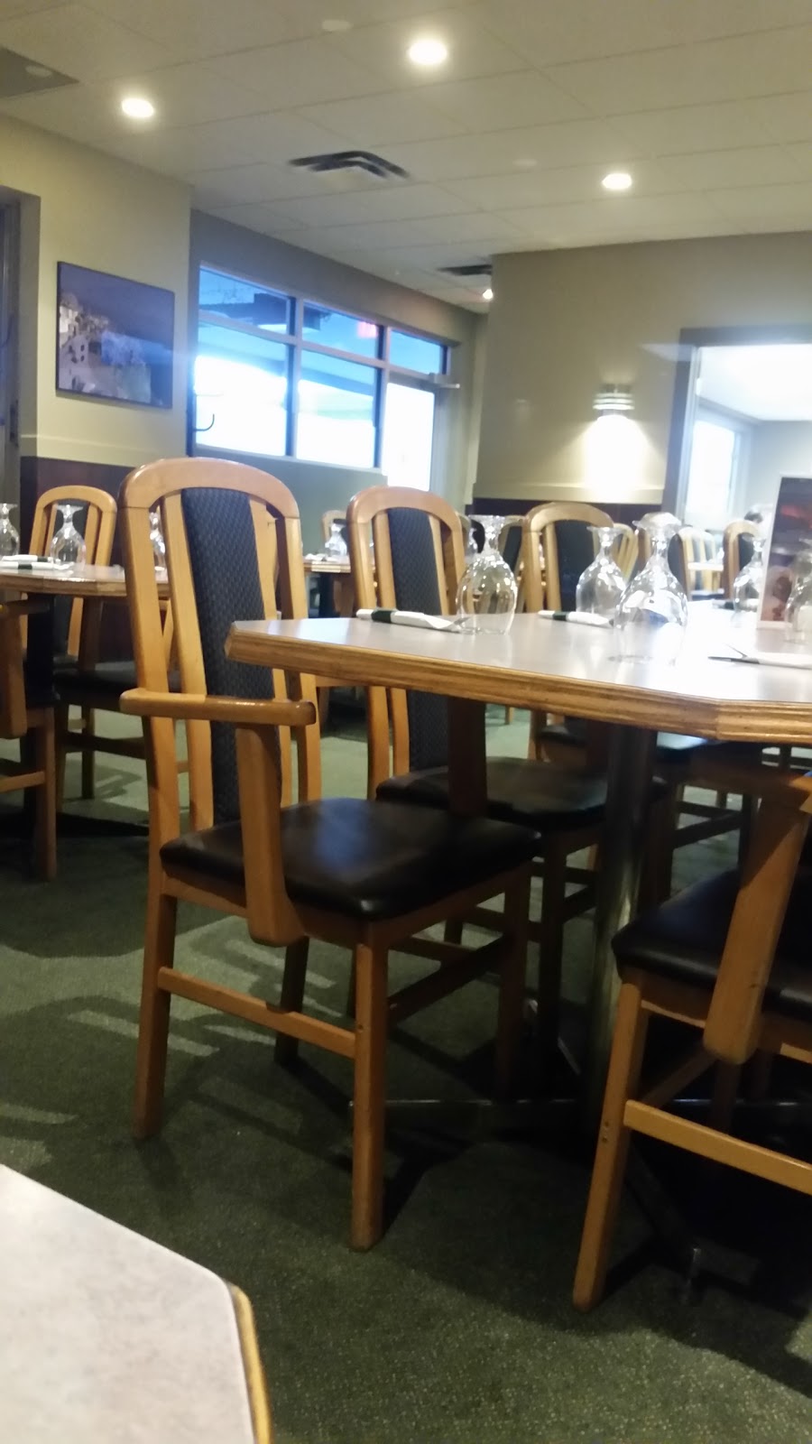Regent Family Restaurant & Neighbourhood Pub | 3823 Sherwood Dr, Regina, SK S4R 6N1, Canada | Phone: (306) 543-3211