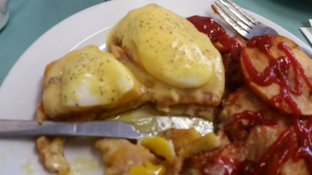 Roses Family Restaurant | 10 Queen St N, Tilbury, ON N0P 2L0, Canada | Phone: (519) 682-3120