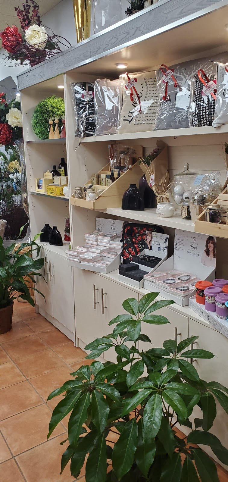 Fleuriste Louvain | 3100 Blvd. de la Concorde E #51, Laval, QC H7E 2B8, Canada | Phone: (450) 664-1465