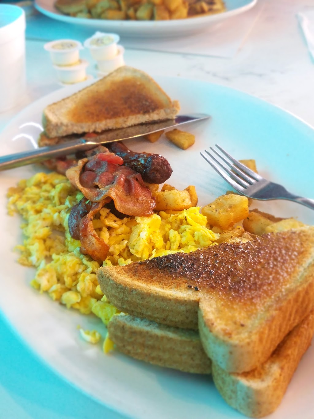 Flying Saucer Restaurant | 6768 Lundys Ln, Niagara Falls, ON L2G 1V5, Canada | Phone: (905) 356-4553