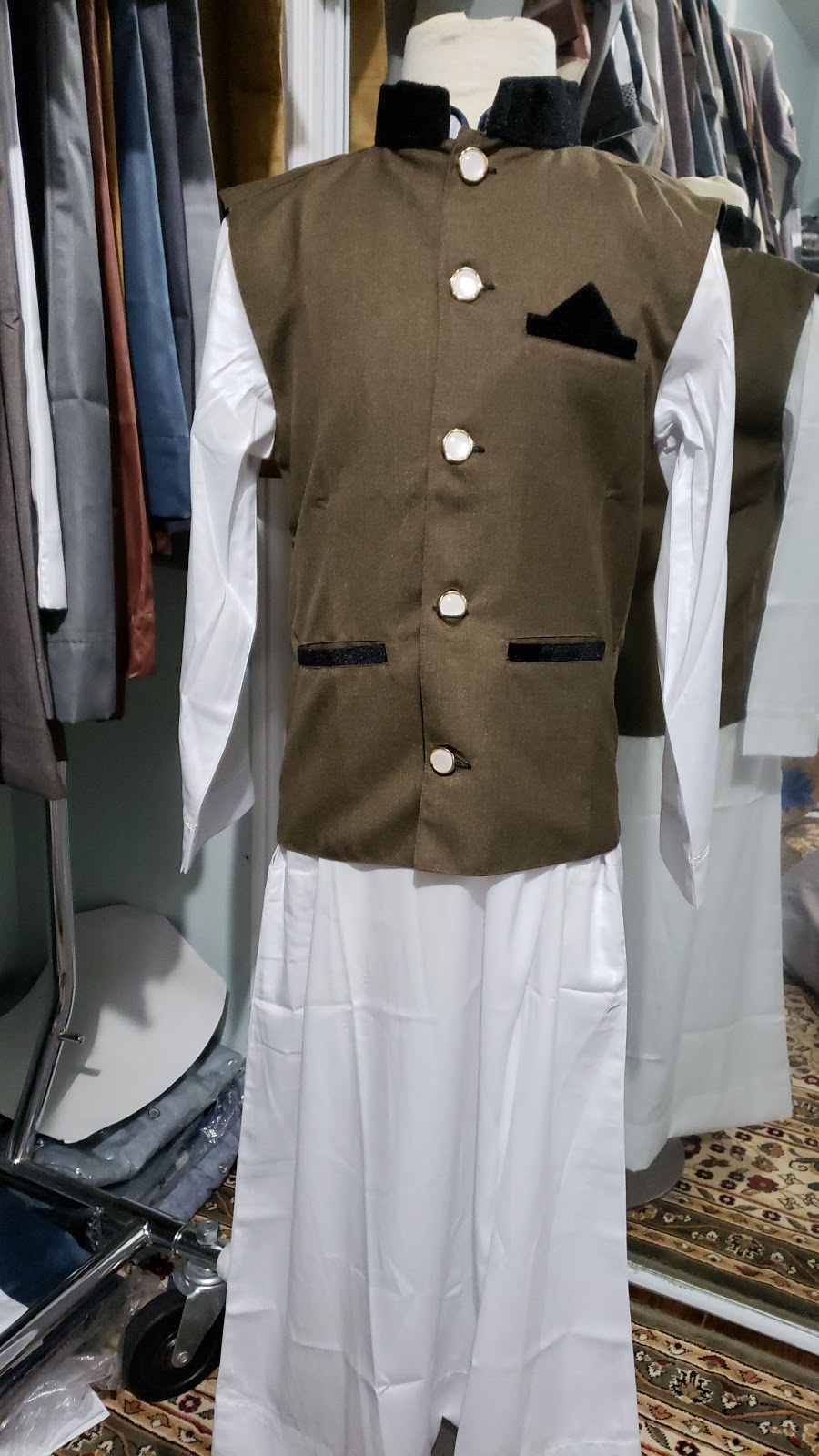 Al Hashmi Thobes & Kurtas | 55 Marcos Blvd, Scarborough, ON M1K 5A7, Canada | Phone: (416) 578-5313