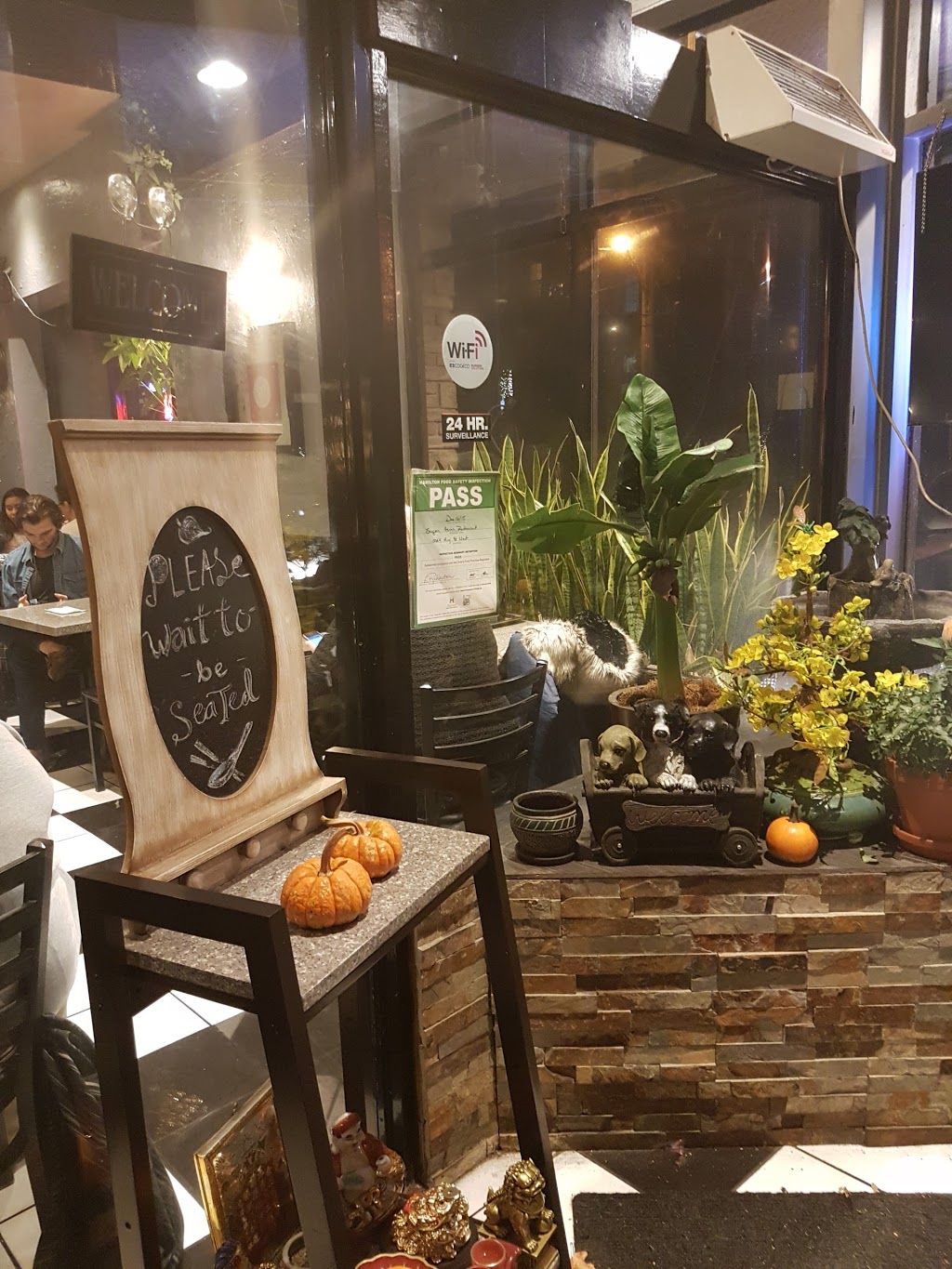 Saigon Restaurant | 1024 King St W, Hamilton, ON L8S 1L3, Canada | Phone: (905) 528-1096