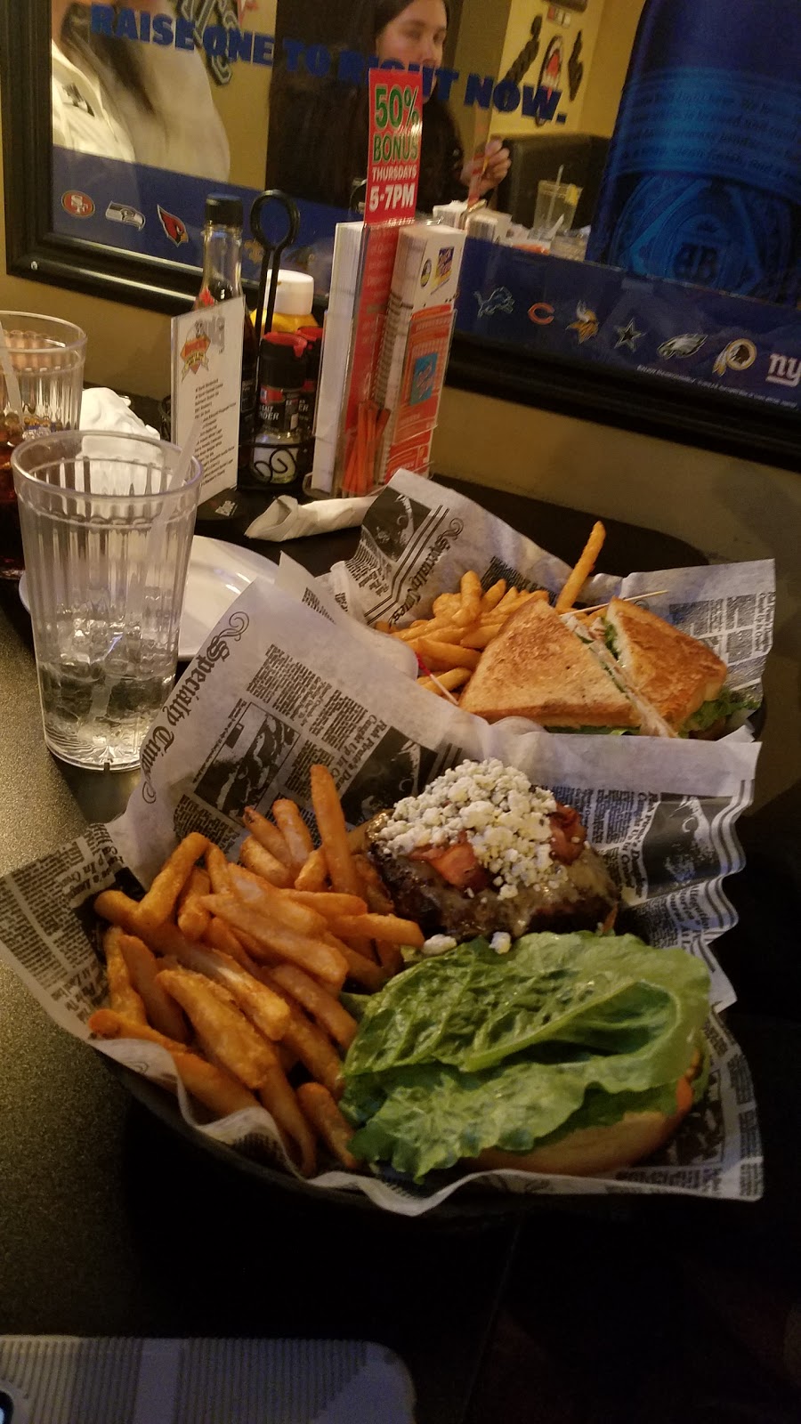 Rookies Sports Bar and Grill | 701 Main St, East Aurora, NY 14052, USA | Phone: (716) 714-9173