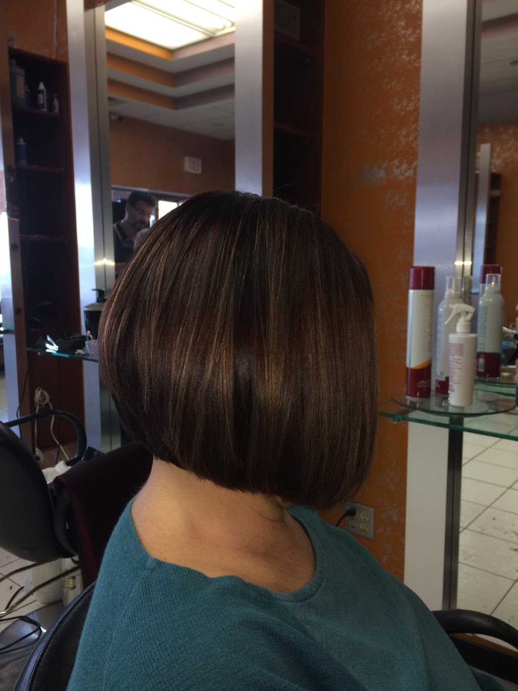 The Barber & Beauty Salon | Behind Scotia Bank, 1891 Rathburn Rd E unit 20, Mississauga, ON L4W 3Z3, Canada | Phone: (905) 629-2250